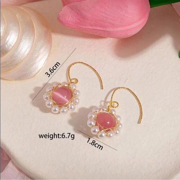 Gold Plated Pink And White Pearl Drop Dangle Earrings New in Gift Box - Picture 3 of 3